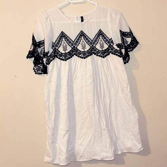 WHITE & BLACK ZARA FREE FLOW COMFY DRESS WITH ELEGANT LACE DETAILING - Picture 5 of 10